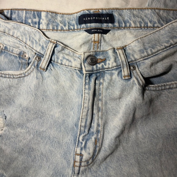 Aeropostale Women's Mom Jeans Size 8 Light Wash Distressed Ripped Denim - Picture 12 of 13